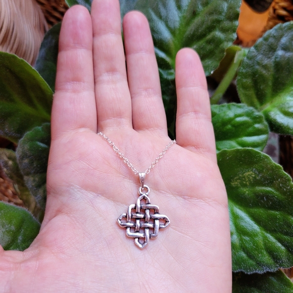 New Silver Celtic Knot Necklace - Picture 7 of 16